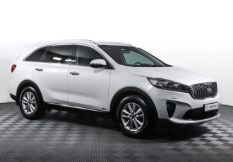 Подержанный автомобиль Kia Sorento 2019 года (3 фото)