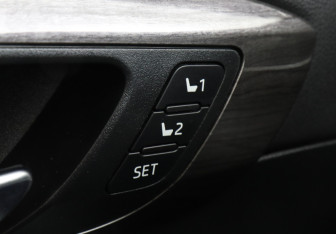 Подержанный автомобиль Toyota Highlander 2021 года (16 фото)