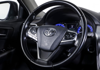 Подержанный автомобиль Toyota Camry Sedan 2015 года (13 фото)