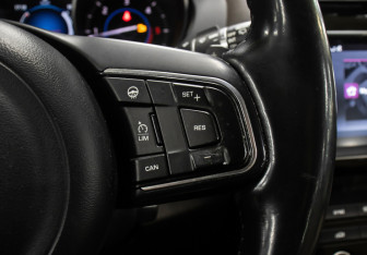 Подержанный автомобиль Jaguar F-Pace 2016 года (20 фото)