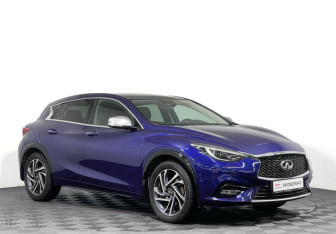 Подержанный автомобиль Infiniti Q30 2016 года (3 фото)