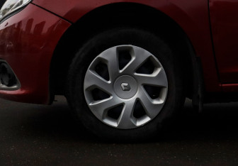 Подержанный автомобиль Renault Sandero 2018 года (15 фото)