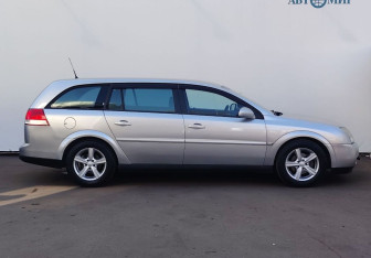 Подержанный автомобиль Opel Vectra Wagon 2004 года (4 фото)
