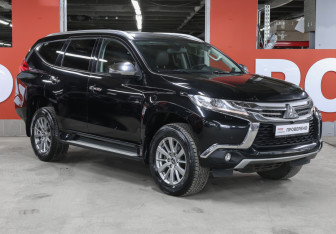 Подержанный автомобиль Mitsubishi Pajero Sport 2018 года (17 фото)