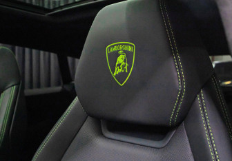 Подержанный автомобиль Lamborghini Urus 2023 года (25 фото)