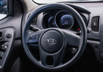 Подержанный автомобиль Kia Cerato Sedan 2009 года (15 фото)