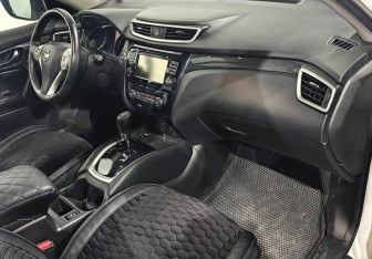 Подержанный автомобиль Nissan X-Trail 2015 года (11 фото)