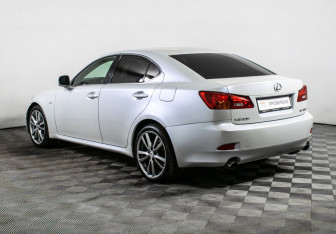Подержанный автомобиль Lexus IS Sedan 2008 года (7 фото)