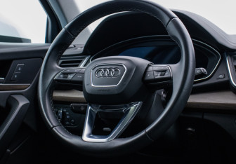 Подержанный автомобиль Audi Q5 2022 года (15 фото)