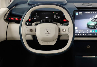 Подержанный автомобиль Zeekr X 2023 года (17 фото)