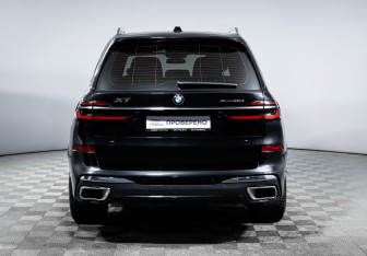 Подержанный автомобиль BMW X7 2023 года (6 фото)