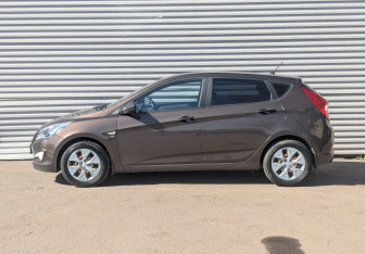 Подержанный автомобиль Hyundai Solaris Hatchback 2014 года (8 фото)