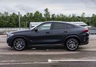 Подержанный автомобиль BMW X6 2020 года (8 фото)