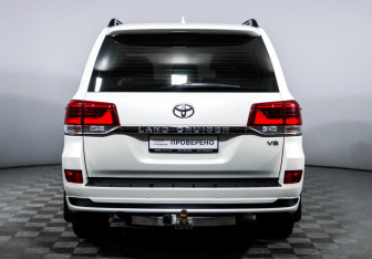 Подержанный автомобиль Toyota Land Cruiser Suv 2019 года (6 фото)