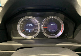 Подержанный автомобиль Volvo XC70 2012 года (14 фото)