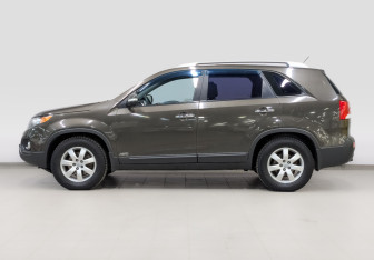 Подержанный автомобиль Kia Sorento 2011 года (8 фото)