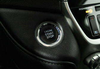 Подержанный автомобиль Toyota Land Cruiser Suv 2015 года (16 фото)