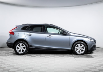 Подержанный автомобиль Volvo V40 Cross Country 2018 года (4 фото)