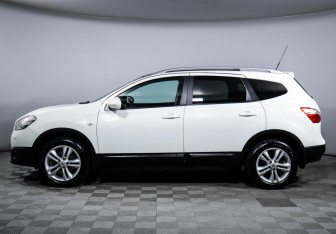 Подержанный автомобиль Nissan Qashqai+2 2010 года (8 фото)