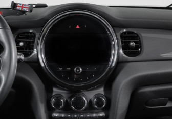 Подержанный автомобиль MINI Hatch 2021 года (13 фото)