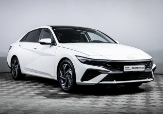 Подержанный автомобиль Hyundai Elantra Sedan 2023 года (3 фото)