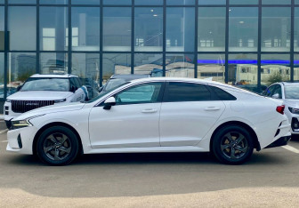Подержанный автомобиль Kia K5 2020 года (8 фото)