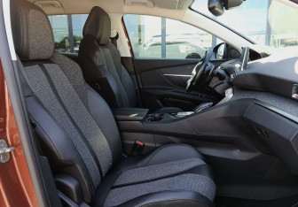 Подержанный автомобиль Peugeot 3008 2018 года (23 фото)