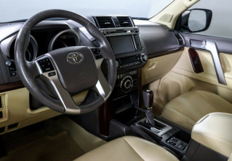 Подержанный автомобиль Toyota Land Cruiser Prado 2016 года (9 фото)