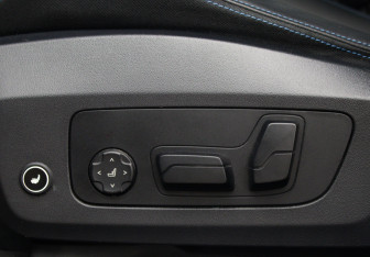 Подержанный автомобиль BMW X1 2024 года (19 фото)