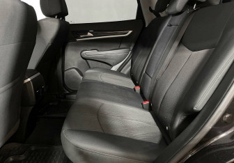 Подержанный автомобиль DongFeng AX7 2017 года (9 фото)