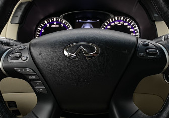 Подержанный автомобиль Infiniti QX60 2018 года (16 фото)