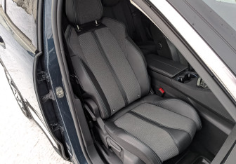 Подержанный автомобиль Peugeot 3008 2021 года (23 фото)