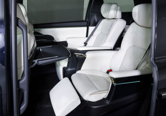 Подержанный автомобиль GAC M8 2023 года (15 фото)