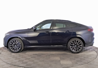 Подержанный автомобиль BMW X6 2025 года (8 фото)