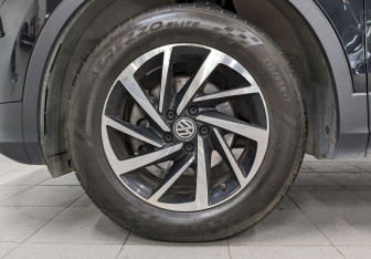 Подержанный автомобиль Volkswagen Tiguan 2018 года (18 фото)