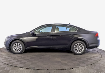 Подержанный автомобиль Volkswagen Passat Sedan 2021 года (8 фото)