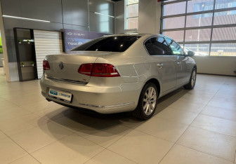 Подержанный автомобиль Volkswagen Passat Sedan 2013 года (4 фото)