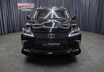 Подержанный автомобиль Lexus LX 2008 года (2 фото)