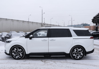 Подержанный автомобиль Kia Carnival 2020 года (8 фото)