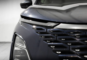 Подержанный автомобиль Omoda C5 2023 года (17 фото)