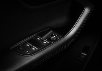 Подержанный автомобиль Audi Q7 2016 года (14 фото)