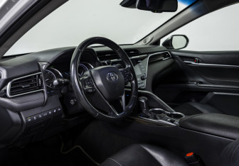 Подержанный автомобиль Toyota Camry Sedan 2018 года (10 фото)
