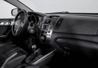 Подержанный автомобиль Kia Cerato Sedan 2009 года (9 фото)