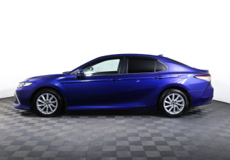 Подержанный автомобиль Toyota Camry Sedan 2021 года (8 фото)