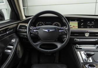 Подержанный автомобиль Genesis G90 2019 года (10 фото)