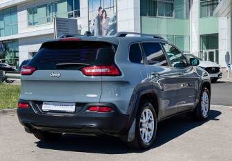 Подержанный автомобиль Jeep Cherokee 2014 года (5 фото)