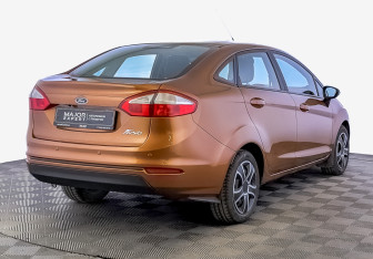 Подержанный автомобиль Ford Fiesta Sedan 2016 года (5 фото)