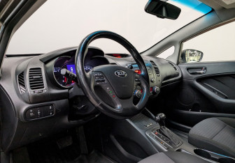 Подержанный автомобиль Kia Cerato Sedan 2014 года (26 фото)