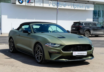 Подержанный автомобиль Ford Mustang Convertible 2018 года (3 фото)