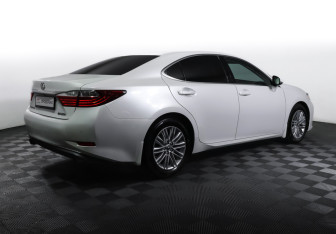 Подержанный автомобиль Lexus ES 2014 года (5 фото)